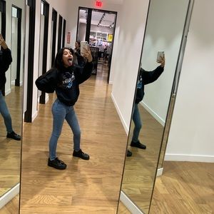 Meet your Posher, Mia